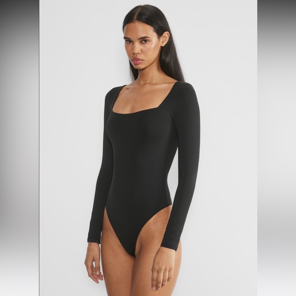 Aritzia Contour Longsleeve Bodysuit